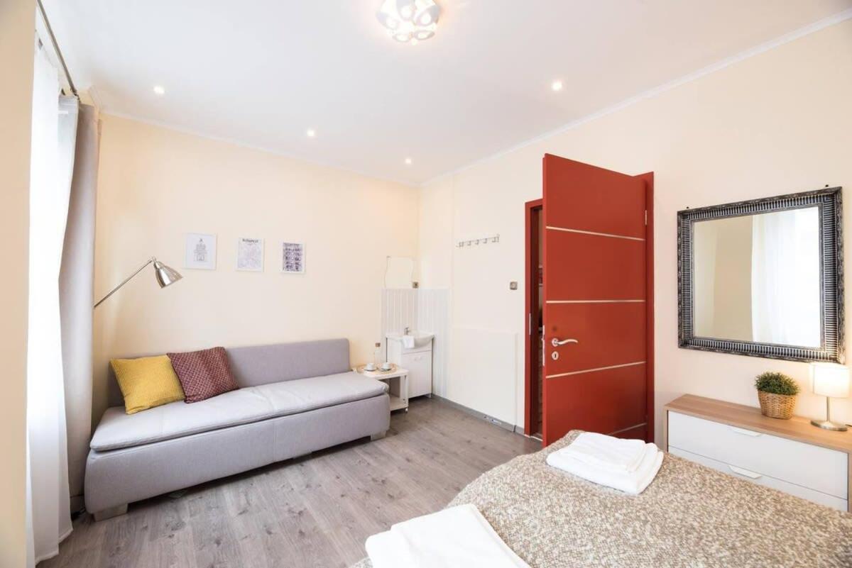 Ultra Central Large Home With Ac And Balcony Budapest Exterior photo