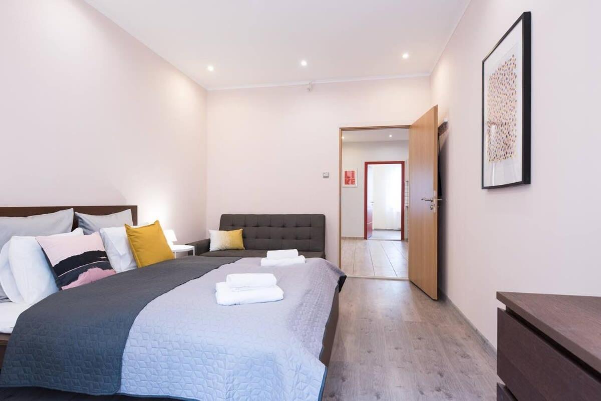 Ultra Central Large Home With Ac And Balcony Budapest Exterior photo