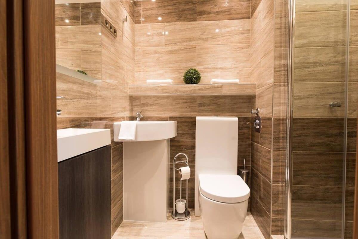 Ultra Central Large Home With Ac And Balcony Budapest Exterior photo