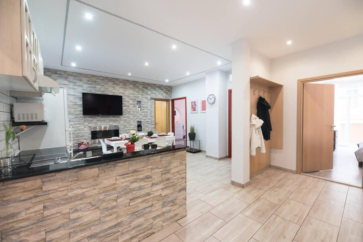 Ultra Central Large Home With Ac And Balcony Budapest Exterior photo