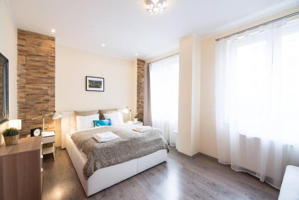 Ultra Central Large Home With Ac And Balcony Budapest Exterior photo